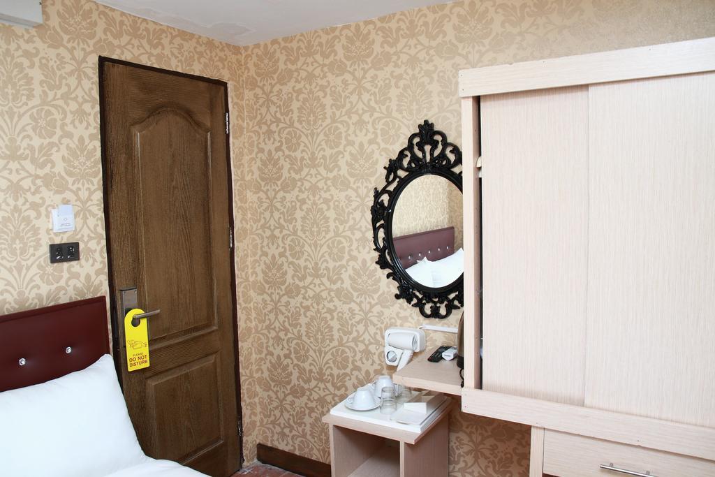 Harrys Suite Hotel Bangkok Værelse billede