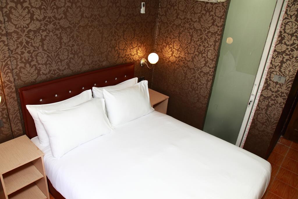 Harrys Suite Hotel Bangkok Værelse billede