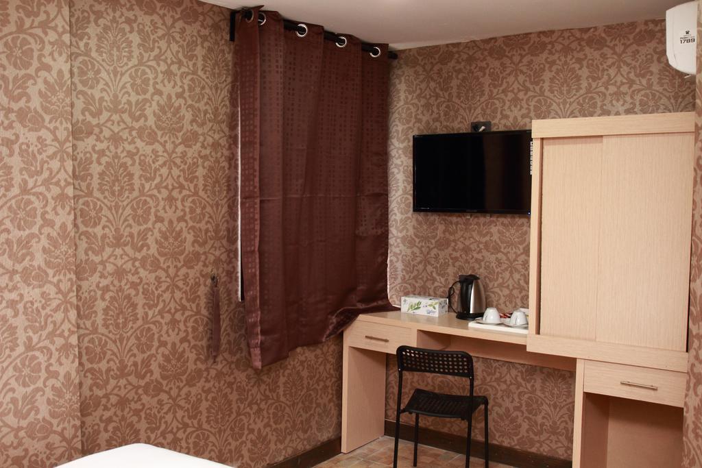 Harrys Suite Hotel Bangkok Værelse billede