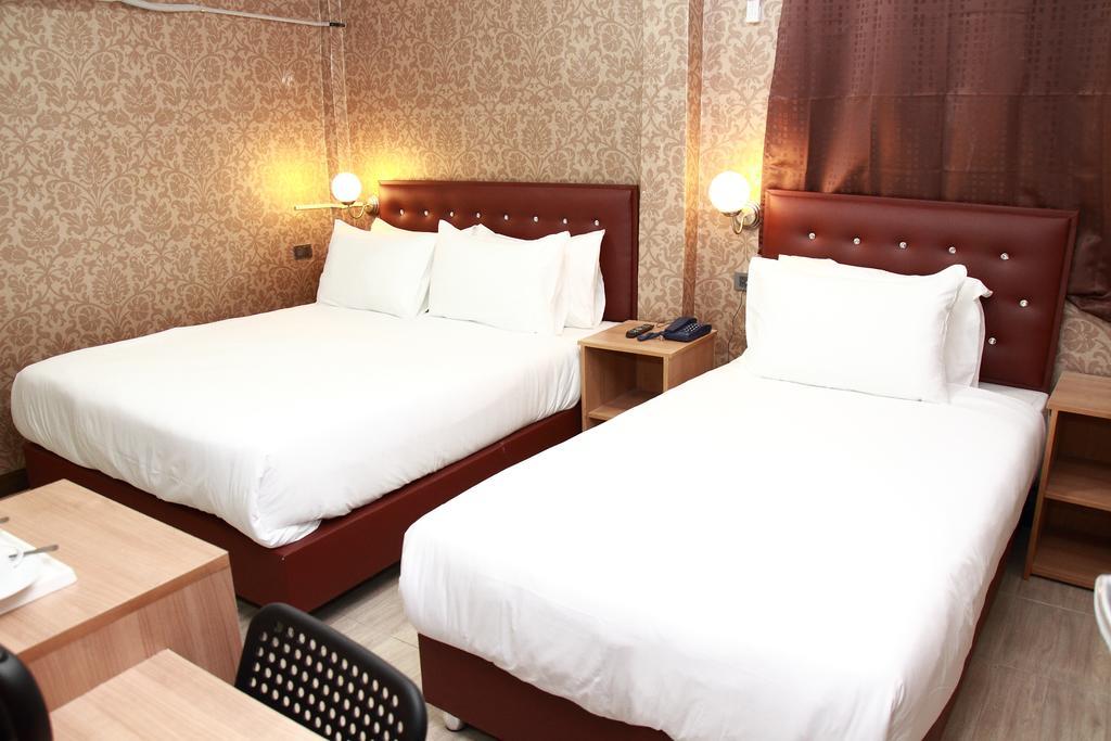 Harrys Suite Hotel Bangkok Værelse billede