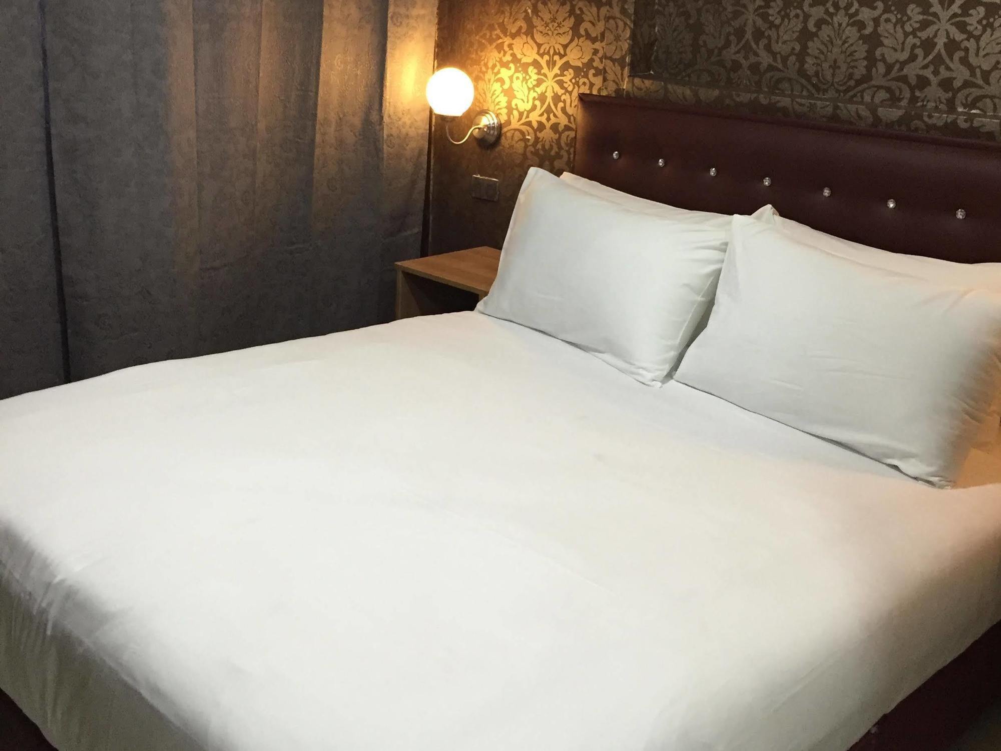 Harrys Suite Hotel Bangkok Eksteriør billede
