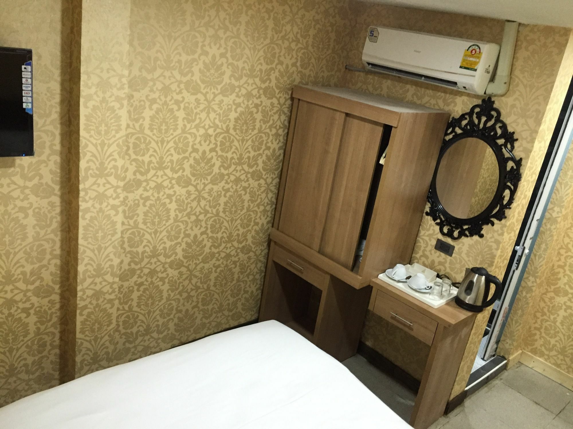 Harrys Suite Hotel Bangkok Eksteriør billede
