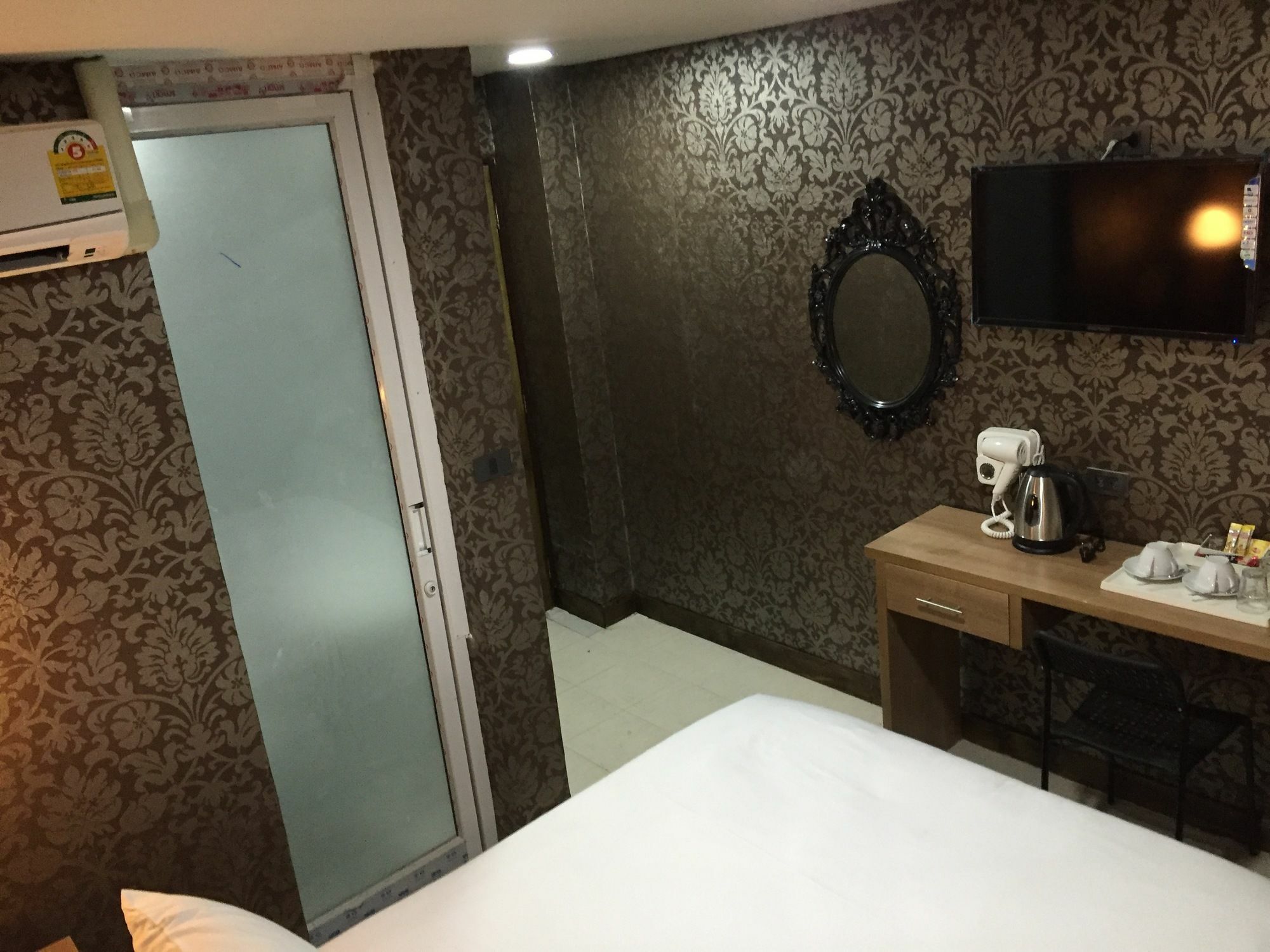 Harrys Suite Hotel Bangkok Eksteriør billede